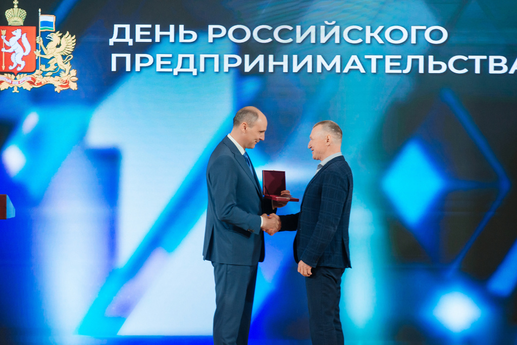 Глава региона вручил премии лучшим представителям бизнеса Свердловской области